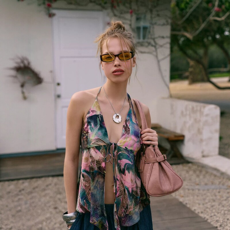 Bohemian Resort Style Chiffon Shirt for Women, Summer Tie-Up Printed Halter Top, Hot Girl Style with Ruffled Strapless Design Bohemian Resort Style Chiffon Shirt for Women, Summer Tie-Up Printed Halter Top, Hot Girl Style with Ruffled Strapless Design