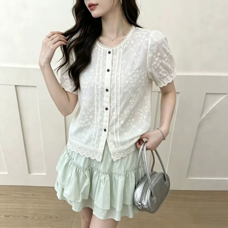 Summer New Korean-Style Embroidered Puff Sleeve Short-Sleeve Shirt with Lace Flowers, Fresh and Sweet Top with Round Neck, Wholesale Summer New Korean-Style Embroidered Puff Sleeve Short-Sleeve Shirt with Lace Flowers, Fresh and Sweet Top with Round Neck, Wholesale