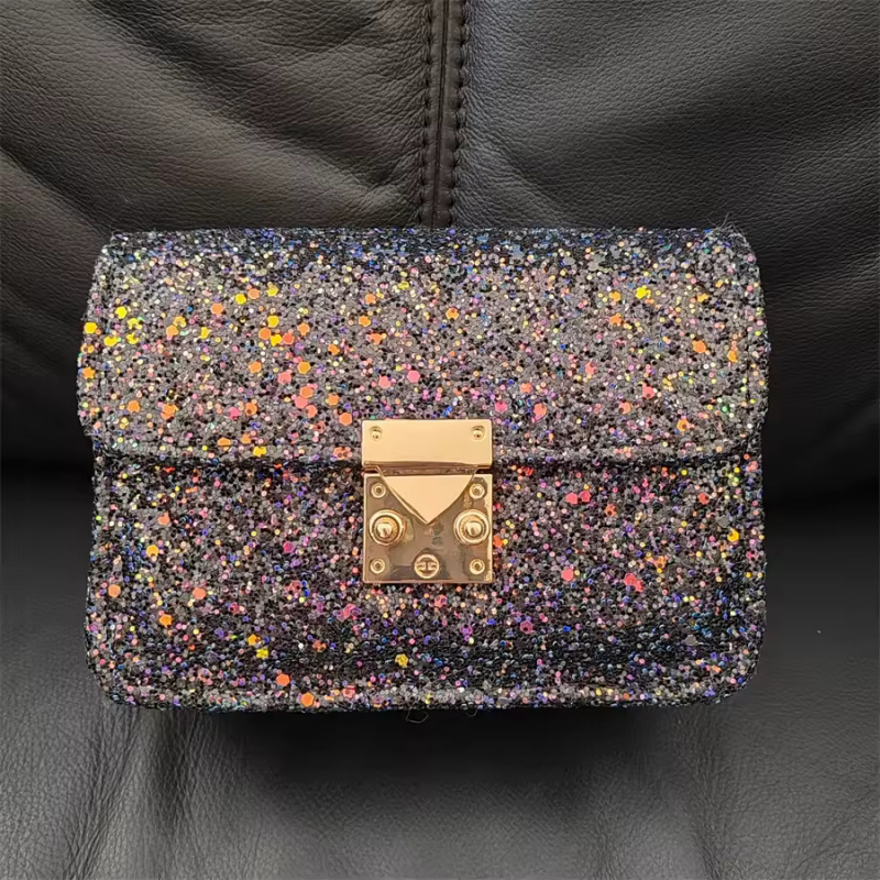 2025 primavera y verano estilo caliente moda casual niños dulces bolsa de gelatina mini bolso de mensajero de un solo hombro variedad al por mayor