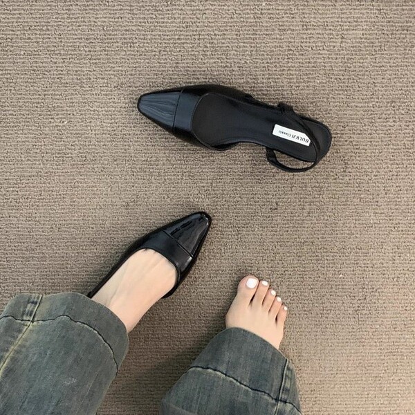 fashionable Mary Jane shoes pointed-toe