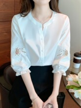 V 13334 Embroidered Bubble Sleeve Blouse �������������