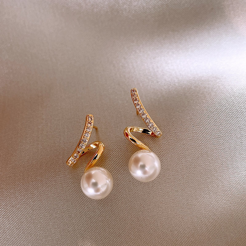 Small elegant fashionable design earrings from pearl