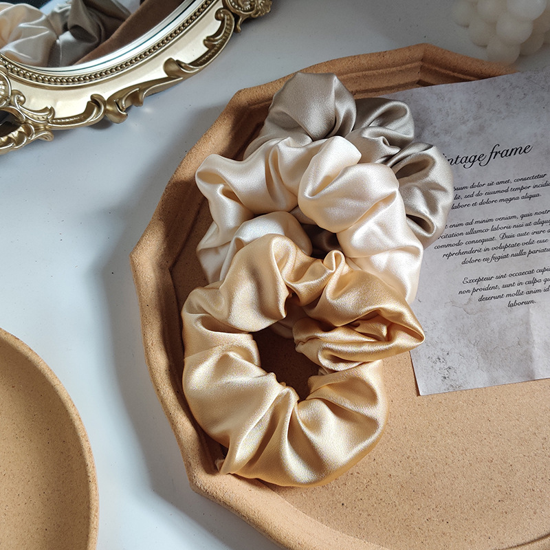 Scrunchie in seta di gelso accessorio per capelli lusso fatto a mano_voghion.com