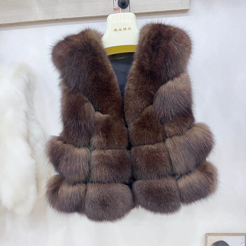 Manufacturer wholesale new fur vest made of whole fox fur for women, warm real fur vest for autumn and winter, fashionable for walking in the snow Manufacturer wholesale new fur vest made of whole fox fur for women, warm real fur vest for autumn and winter, fashionable for walking in the snow