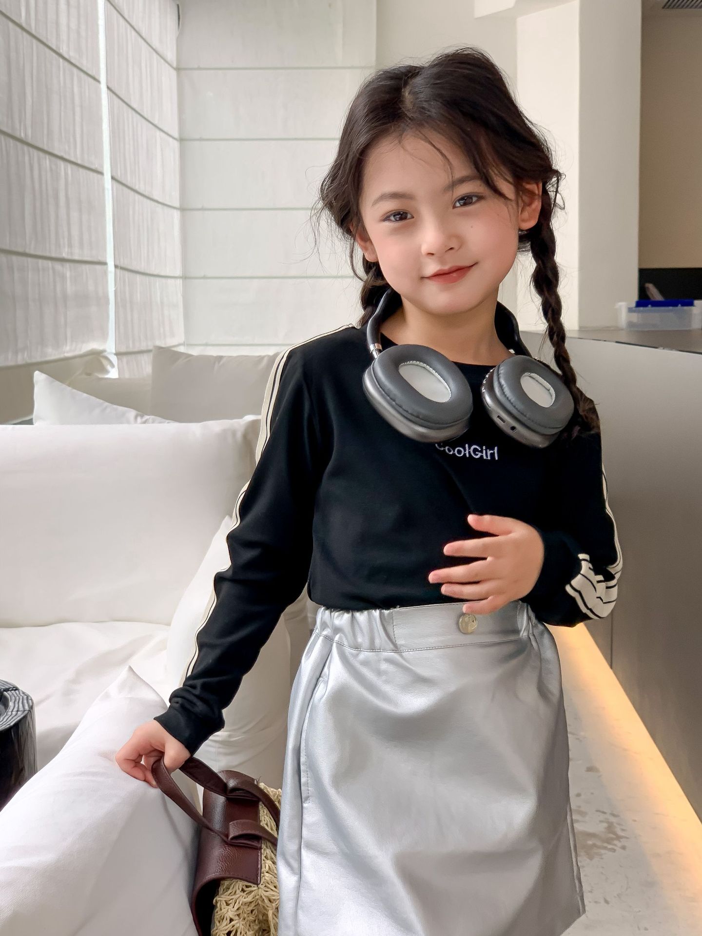 Camiseta para niños 2023 otoño ropa para niños costura de manga larga Camiseta femenina bebé moda camisa de fondo negro top de las niñas