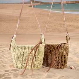 新款U型纸绳单肩斜跨草编包女包百搭休闲饺子型皮条编织包沙滩包