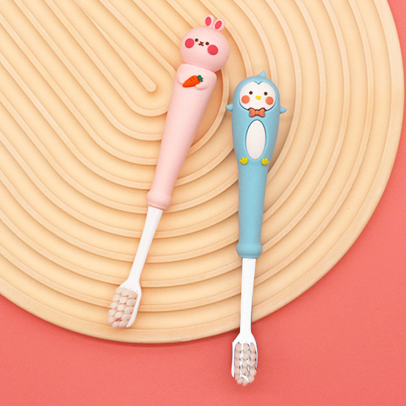 Los fabricantes suministran dibujos animados cepillo de dientes para niños limpieza oral cabeza pequeña cepillo de dientes de pelo suave 2-6 años cepillo de dientes para niños de diez mil
