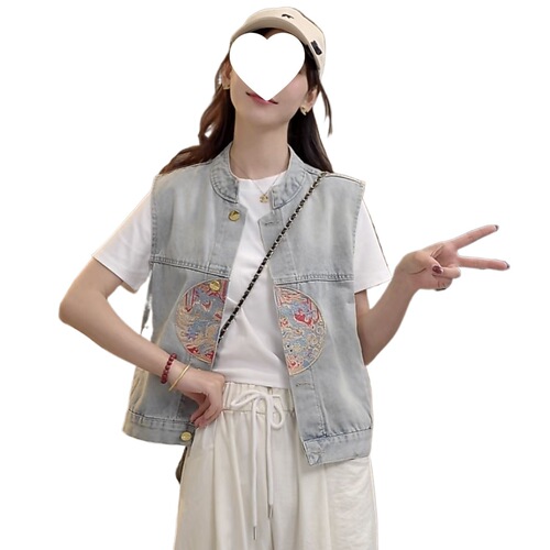 2026 new denim vest for women with small shoulders and horse clips, thin coat, short sleeveless vest.