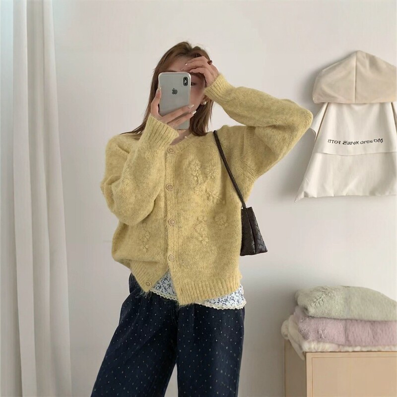 Round-neck thick knitted long-sleeve sweater for women, new autumn and winter style, loose, warm, and soft top Round-neck thick knitted long-sleeve sweater for women, new autumn and winter style, loose, warm, and soft top
