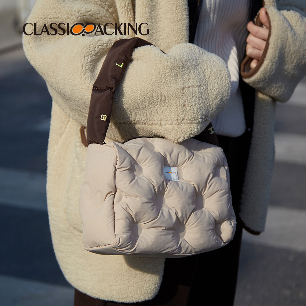 2024 bolso lleno de algodón de gran capacidad nuevo bolso de pastel de huevo bolso de viajero de diseño de nicho suave con logotipo impreso