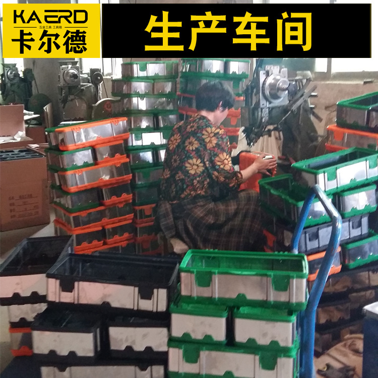 カルダーはステンレス製の手提げ道具箱を販売しています。