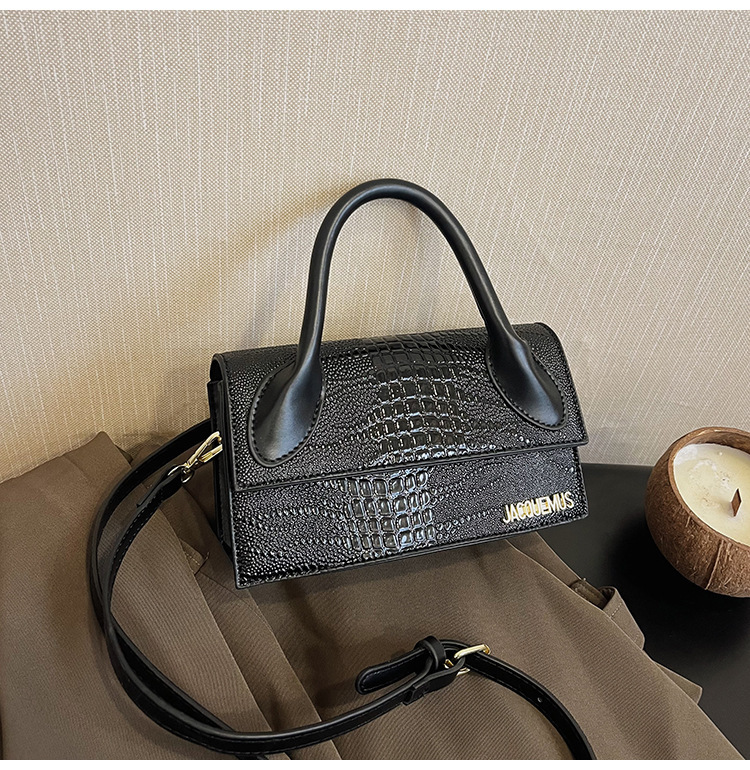 Bolso de moda de estilo occidental europeo y americano 2024 nuevo bolso de hombro retro de tendencia salvaje bolso de mensajero de textura simple