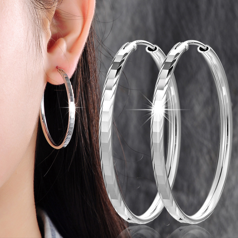 Pendientes de anillo Mujer 925 Plata de ley 2024 Nuevo estilo Pendientes grandes Pendientes de anillo de sentido de alta calidad de lujo ligero Pendientes exagerados
