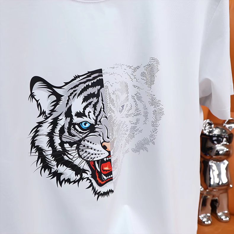T-shirt uomo con stampa testa di tigre per look alla moda_voghion.com