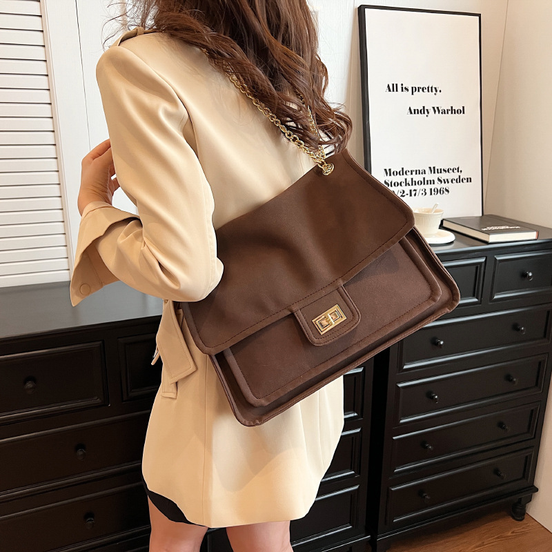 Large capacity for women's autumn and winter 2023 new fashionable frosted chain crossbody commuting tote bag_voghion.com