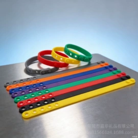 运动手环;其他网球配件;洗唛、商标