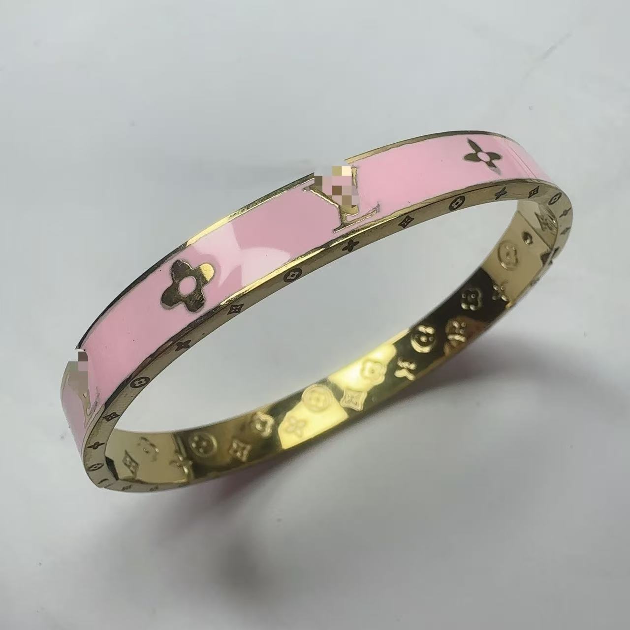 2025 新しいヨーロッパとアメリカのビッグブランドチタン鋼ブレスレット非退色ステンレス鋼ブレスレットバックルオープニングハンドジュエリー卸売