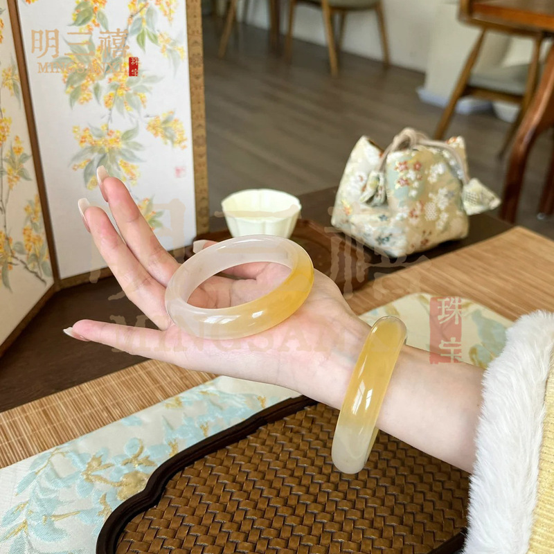 メーカー卸売り翡翠平は氷種の黄龍玉ブレスレットのために砂糖と田玉黄翡翠ブレスレットの赤い本と同じです。|undefined