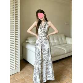 2026夏季新款度假风清冷交叉绑带挂脖水墨画无袖连衣裙长裙女