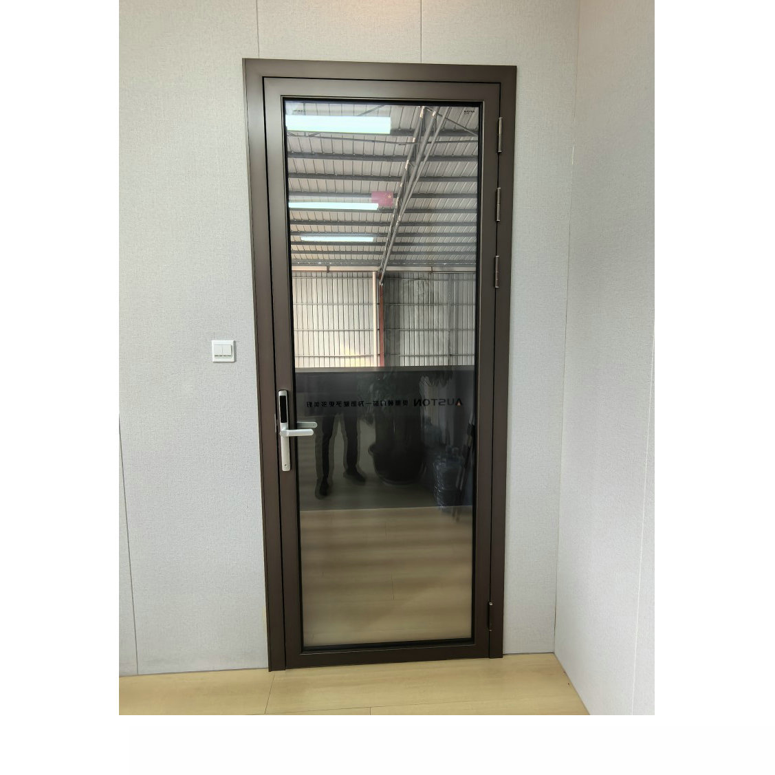 Puerta de aleación de aluminio simple moderna puerta corredera de persiana de control magnético puerta corredera de ventana de vidrio puerta de oficina