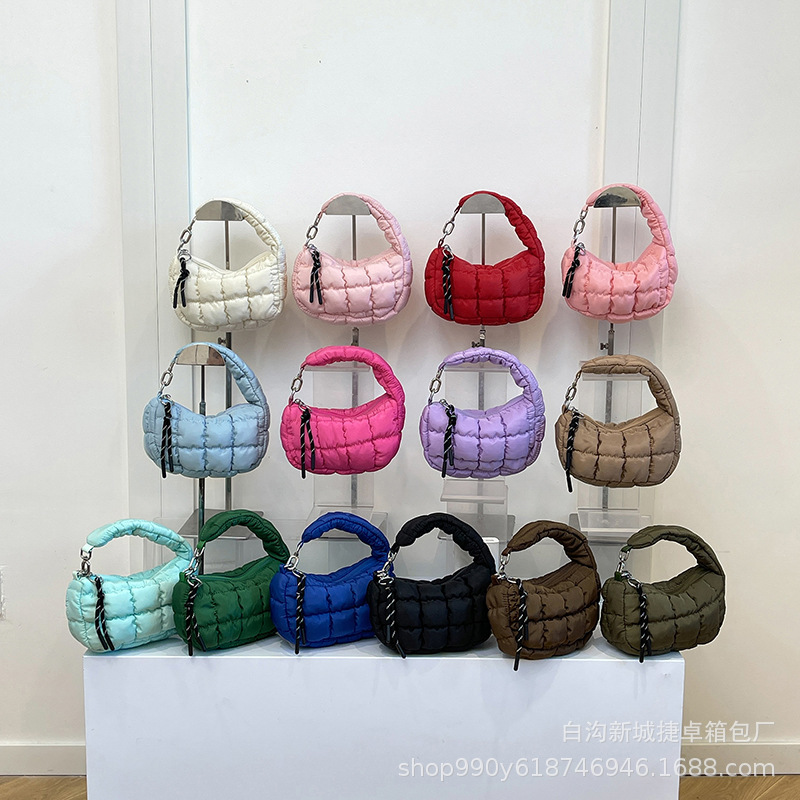 Wholesale South Korea pleated nylon cloth cloud bag handbag women 2025 new down western style mini handbag Wholesale South Korea pleated nylon cloth cloud bag handbag women 2025 new down western style mini handbag