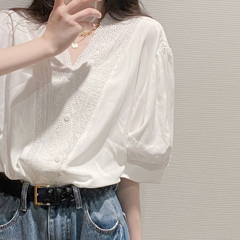 2025 Summer Women's Fashion New Summer High-end Design Niche Lace V-neck Bubble Short-sleeved Shirt