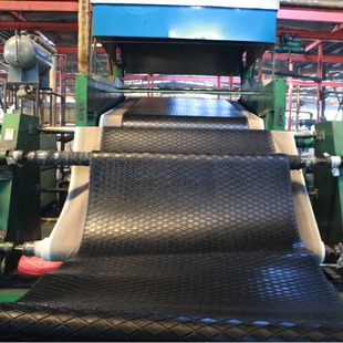 Customized Large Diamond-Shaped Cattle Pen Mat Insulation Mat Waterproof, Moisture-Proof and Wear-Resistant Rubber Mat for Livestock Farms