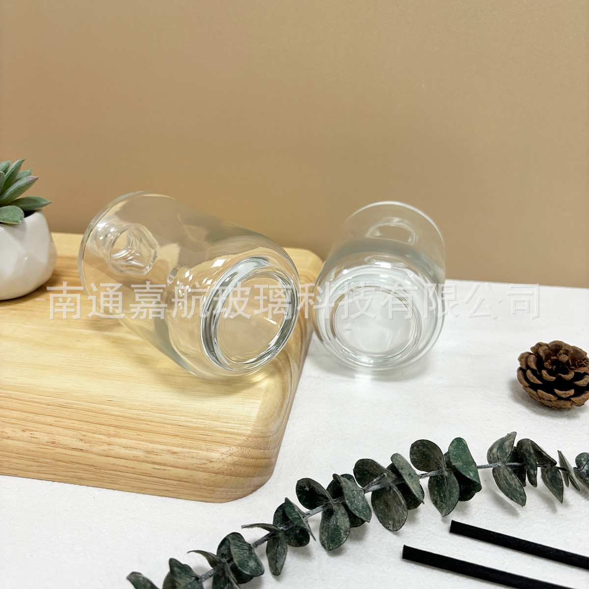 Botella cilíndrica de fondo de arco al por mayor 200ml botella de vidrio aromático de pulverización de color, botella vacía de volatilización de caña sin fuego para expandir el perfume