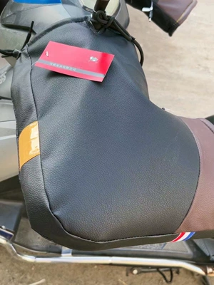 Handlehold cover for electric scooters and mopeds