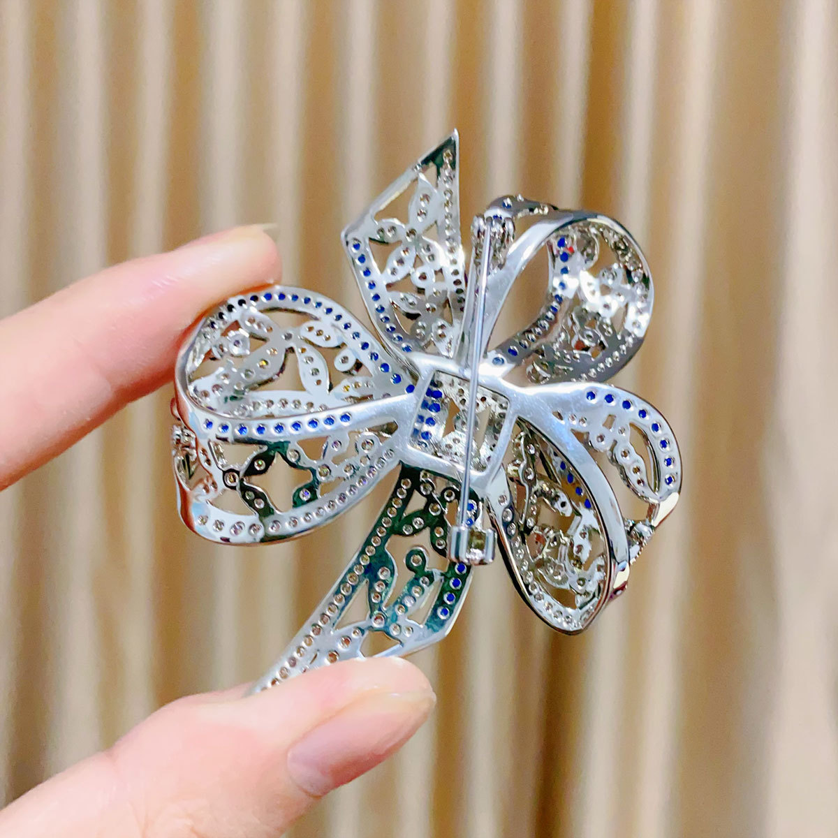 Glam Bow Knot Copper Inlay Zircon Women's Brooches display picture 4