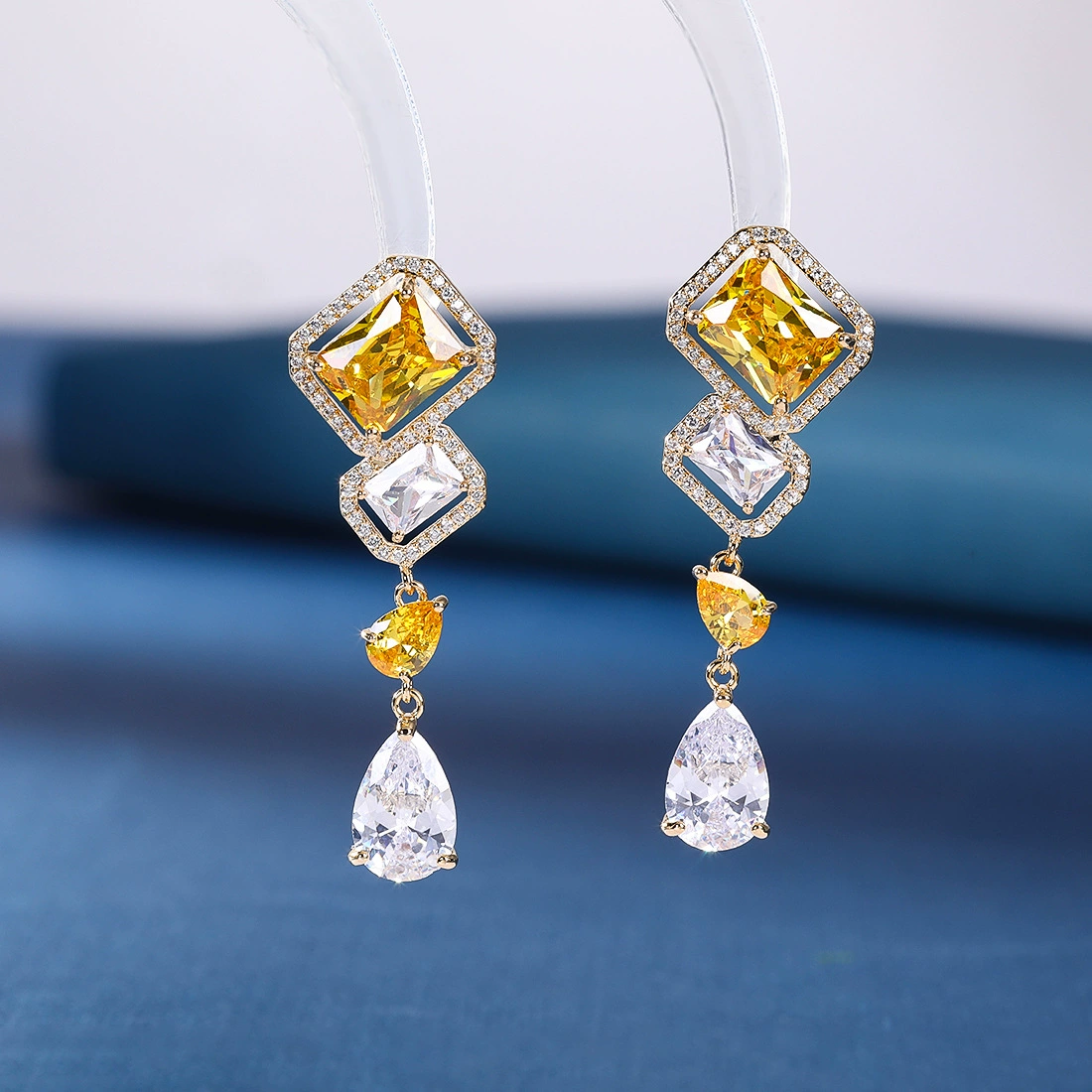 Серебряные серьги-капли из циркония, серебро 925 пробы, микроинlay, золотистая оправа из камня, жёлтый/фиолетовый/розовый