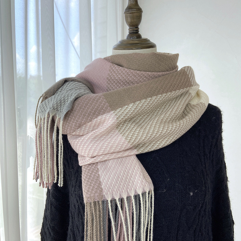 Otoño e Invierno nueva bufanda a cuadros moda femenina todo a juego Corea del Sur estudiante pareja chal Cachemira borla bufanda al por mayor