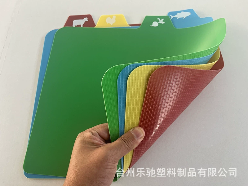 Заводская поставка полипропиленовая пластиковая разделочная доска Домашняя кухня Необходимая многоцелевая резка Красочная креативная классификация Противоскользящая разделочная доска