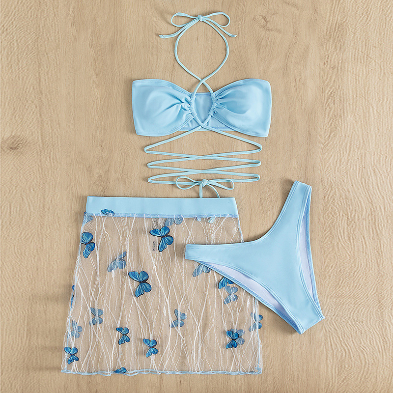 bikini azul con cuello halter y traje de baño de tres piezas con abertura en la playa decorado con mariposas de malla en perspectiva NSOLY122444