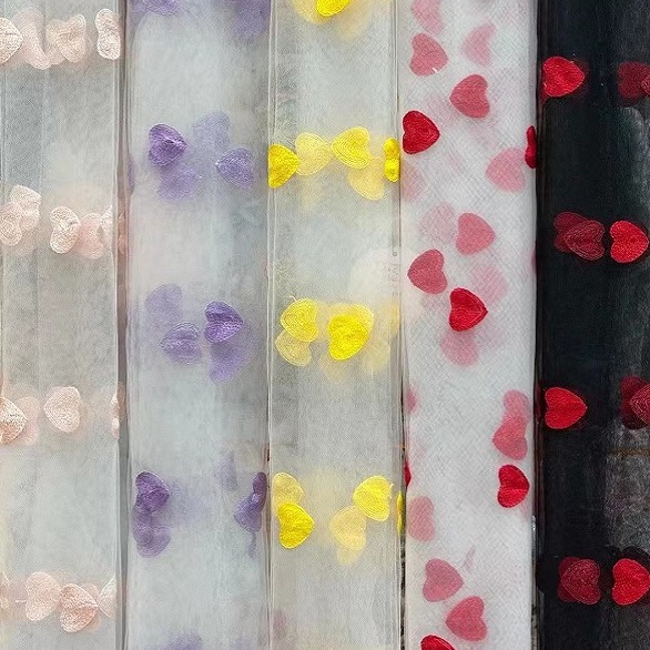 厂家直销新款绣花 婚纱睫毛花边蕾丝面料 色织刺绣布料爱心桃心绣