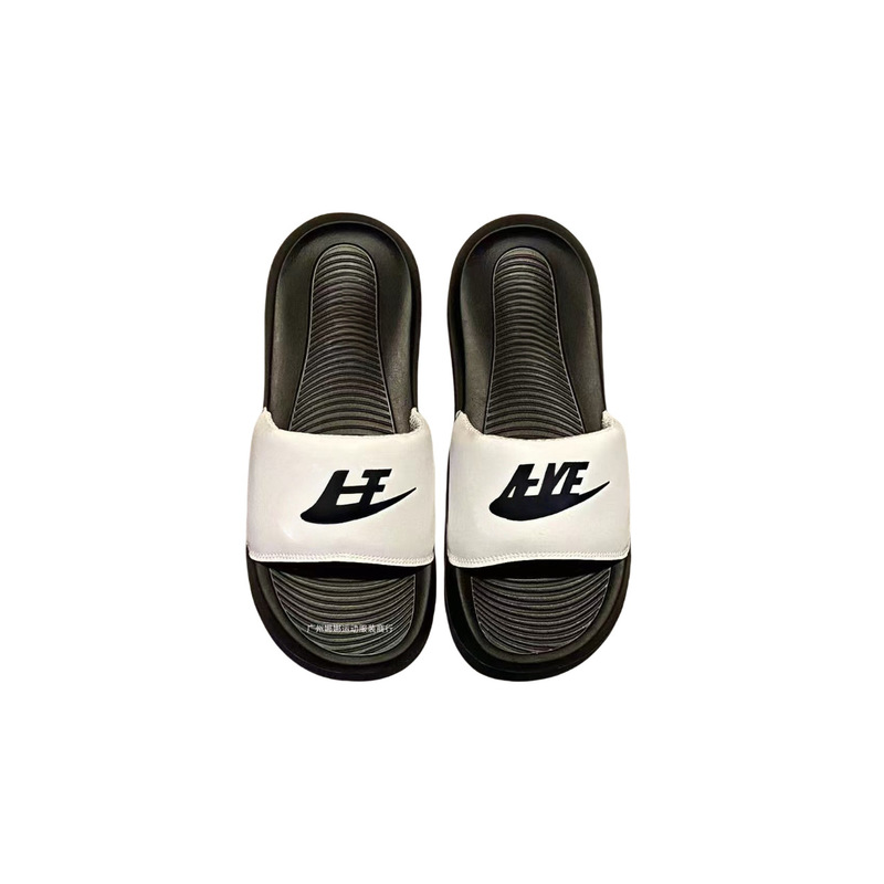 Trendy Summer Slippers with a Stepping-On-Clouds Feel, Baroque Brown Slippers, Black and White Couple Slippers with Hooks, Wholesale European and American Fashion