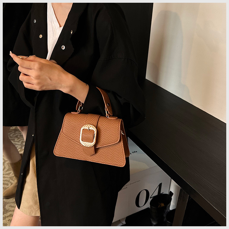 Cross-border wholesale niche design commuter crossbody bag for women 2024, fashionable and versatile women's single-shoulder armpit small square bag undefined