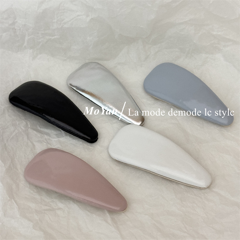 Korean-style temperament high-end sense patent leather triangle side clip BB clip light plate bright PU drop clip bangs side hair clip