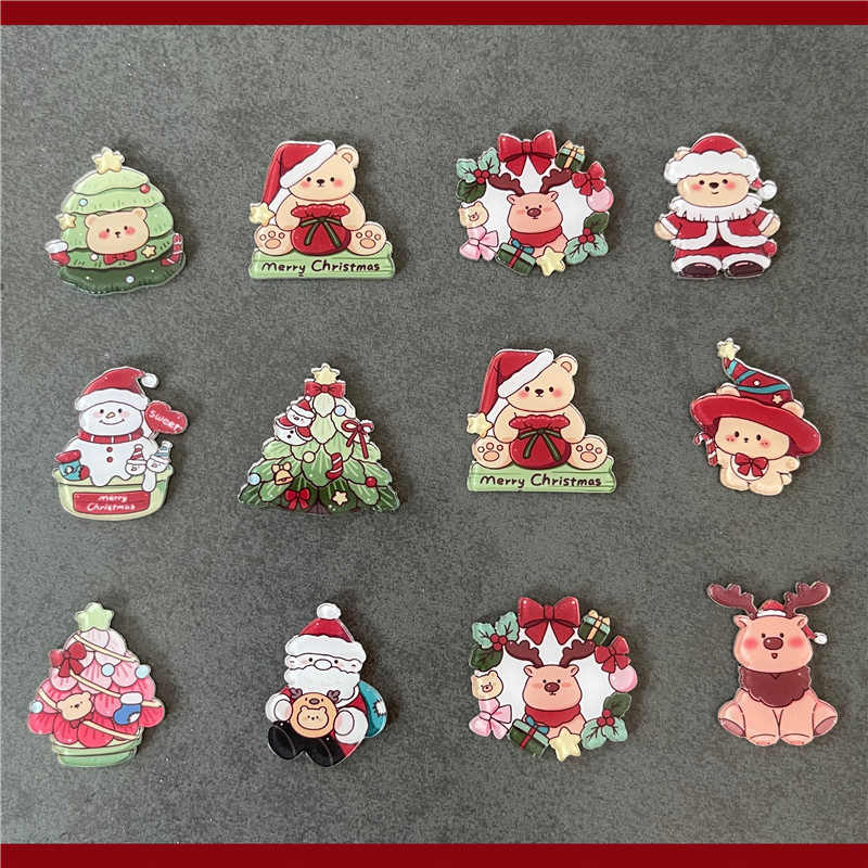 クリスマスツリーの祝日のサンタクロースの冷蔵庫にヘラジカの磁気シールの雰囲気感のある鉄の石を貼って子供の友達にプレゼントします。|undefined