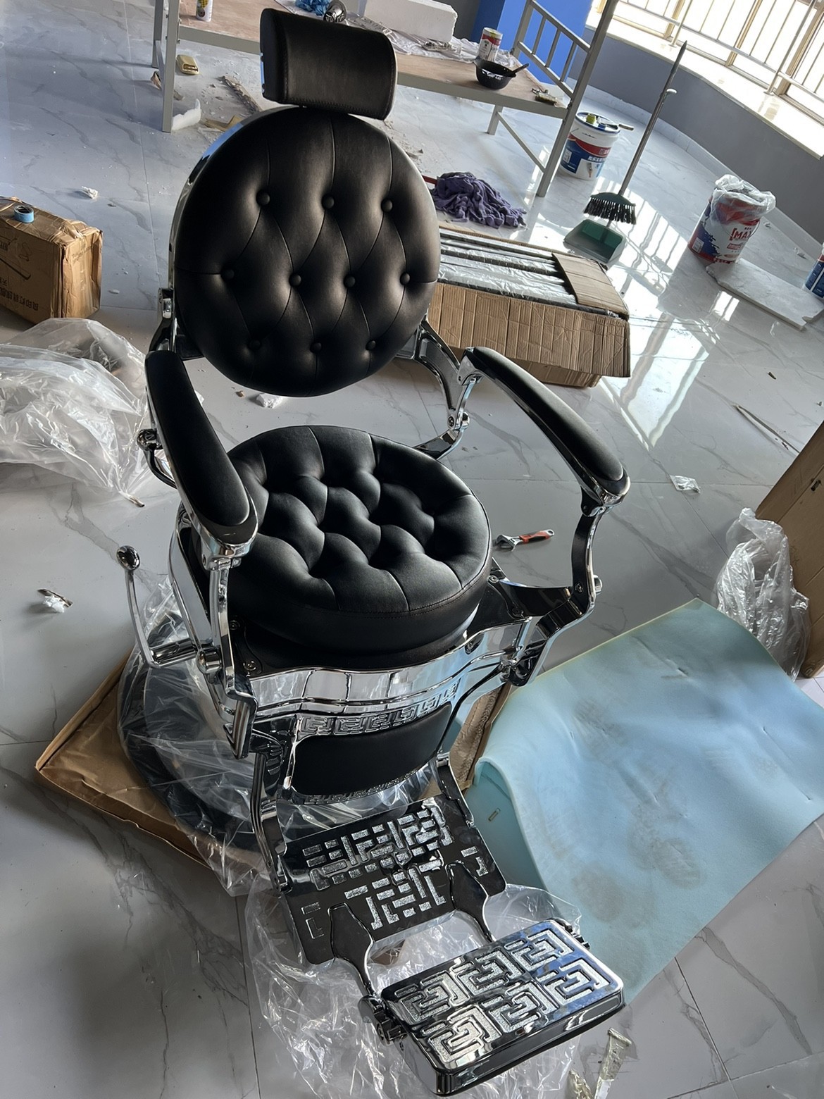 Peluquería de alta gama para hombres Silla de cabeza de aceite peluquería taburete especial peluquería elevación y caída corte de pelo afeitado reclinable