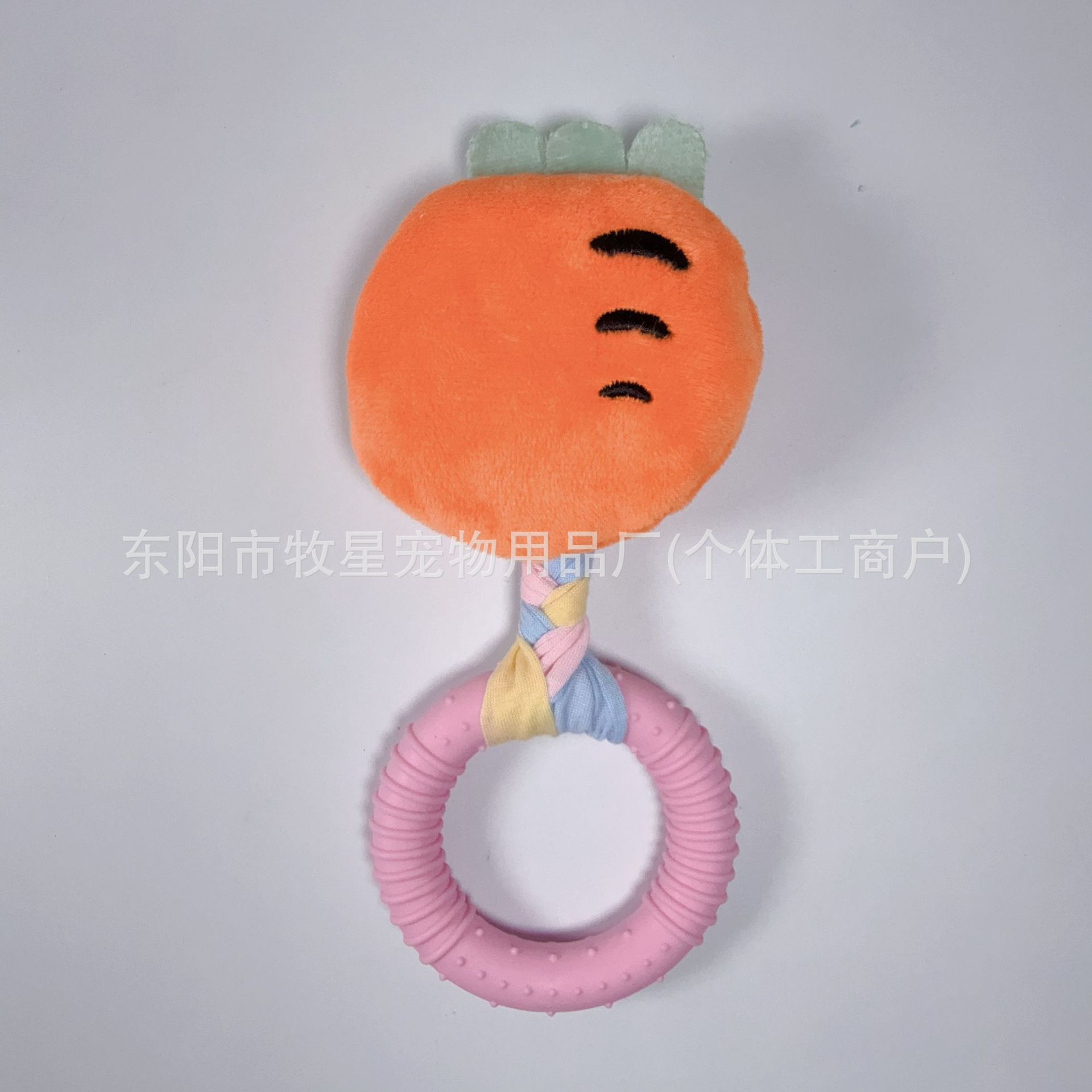 소리내는 당근 - 천 스트립과 가로 줄무늬가 있는 씹는 껌