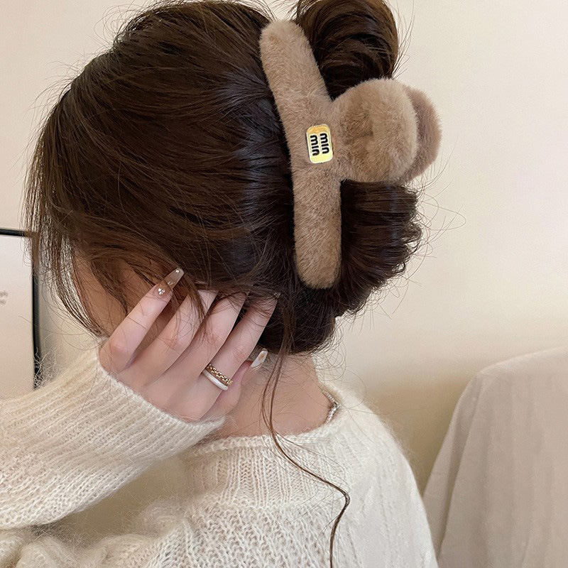 2026秋冬ミンクファー毛皮ヘアクリップ、高級感のある後頭部用大型シャーククリップ、ハート型キラキラ輝くダイヤモンド付き毛皮ヘアクリップ