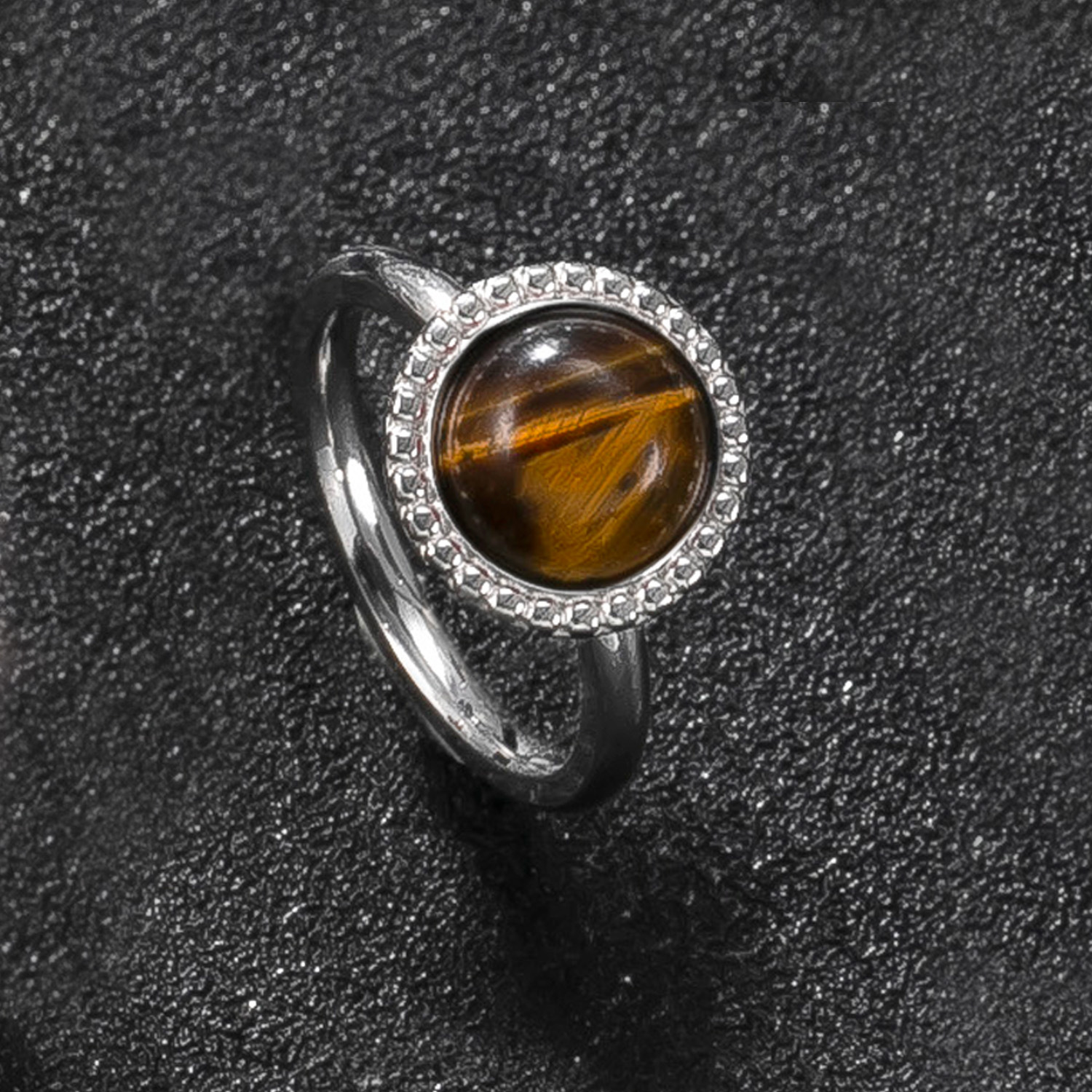 Estilo explosivo transfronterizo Joyería de acero de titanio retro Sensación simple y de alto nivel Anillo de pareja de acero inoxidable Marca de soldadura Anillo de piedra natural