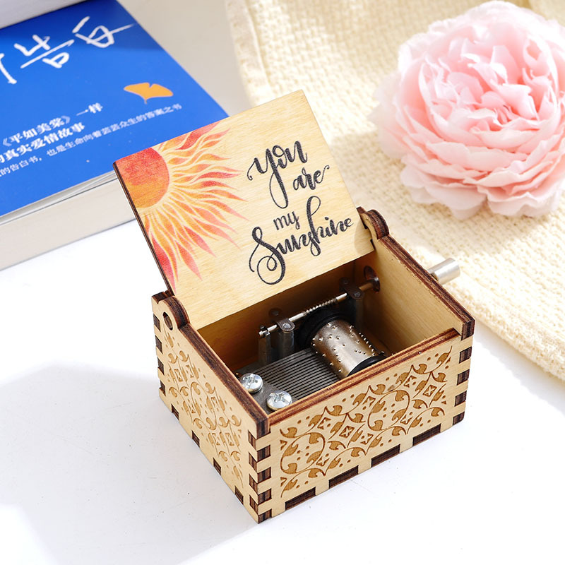 Caja de música de madera Caja de música de manivela tallada vintage Caja de música de madera Impresión en color UV transfronteriza Eres mi sol