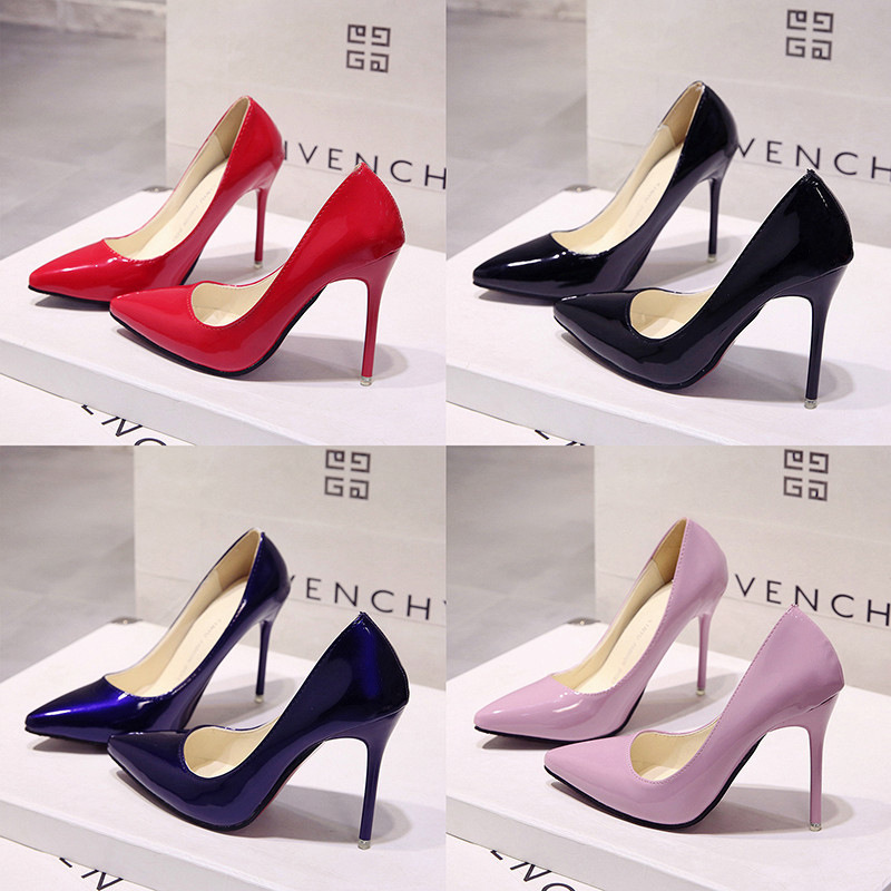 Black blue red shoes made of patent leather pointed-toe