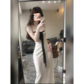 性感纯欲白色挂脖吊带抹胸连衣裙女夏季度假风修身绝美包臀长裙子