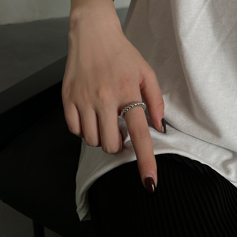 Korean Style Simple Twist Simple Bracelet Ring Female Ins Cold Style Fashion AllMatch Index Finger Ring Open Ornamentpicture3