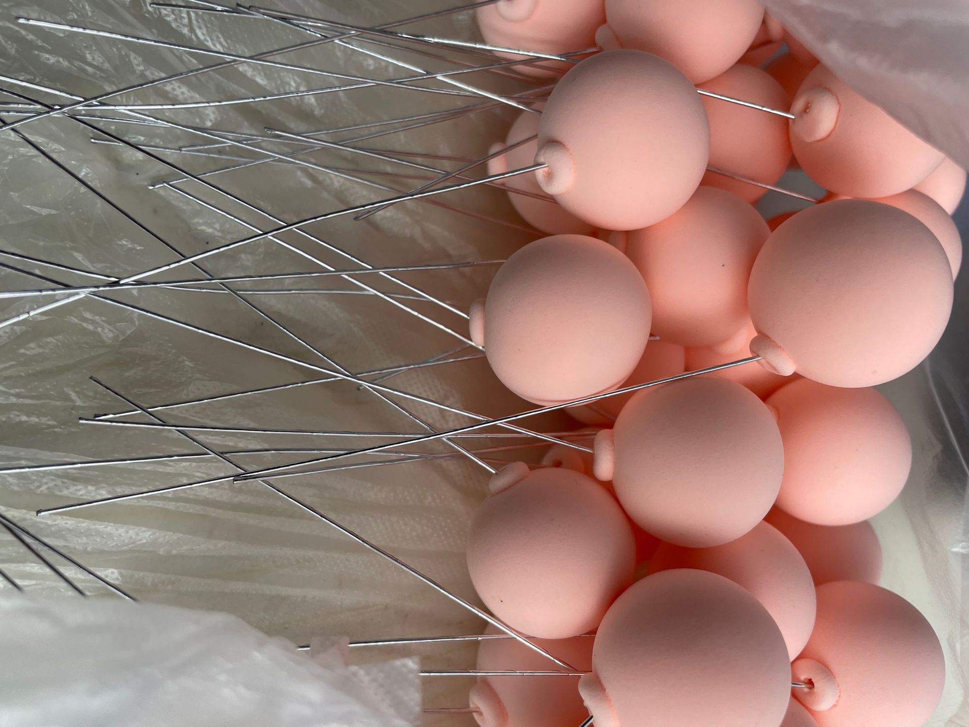 Adornos de globos individuales de arcilla de azúcar Xiaohong 2024 Nuevo producto Horneado de pasteles Decoración creativa Globos Decoración de panel de instrumentos