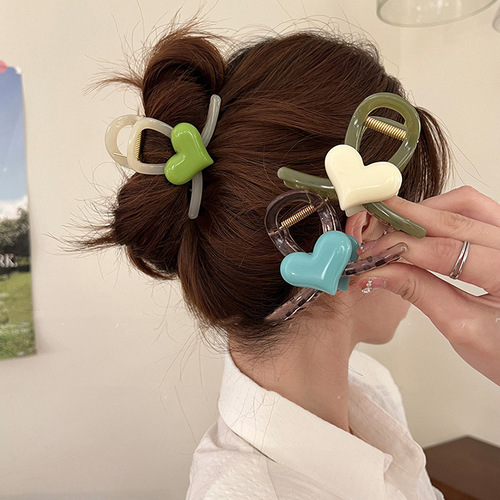 Shark Clip Headband 2024 New Simple Sweet Cool Heart Hair Clip for Women High-end Rear Brain Grab Summer Ins Style