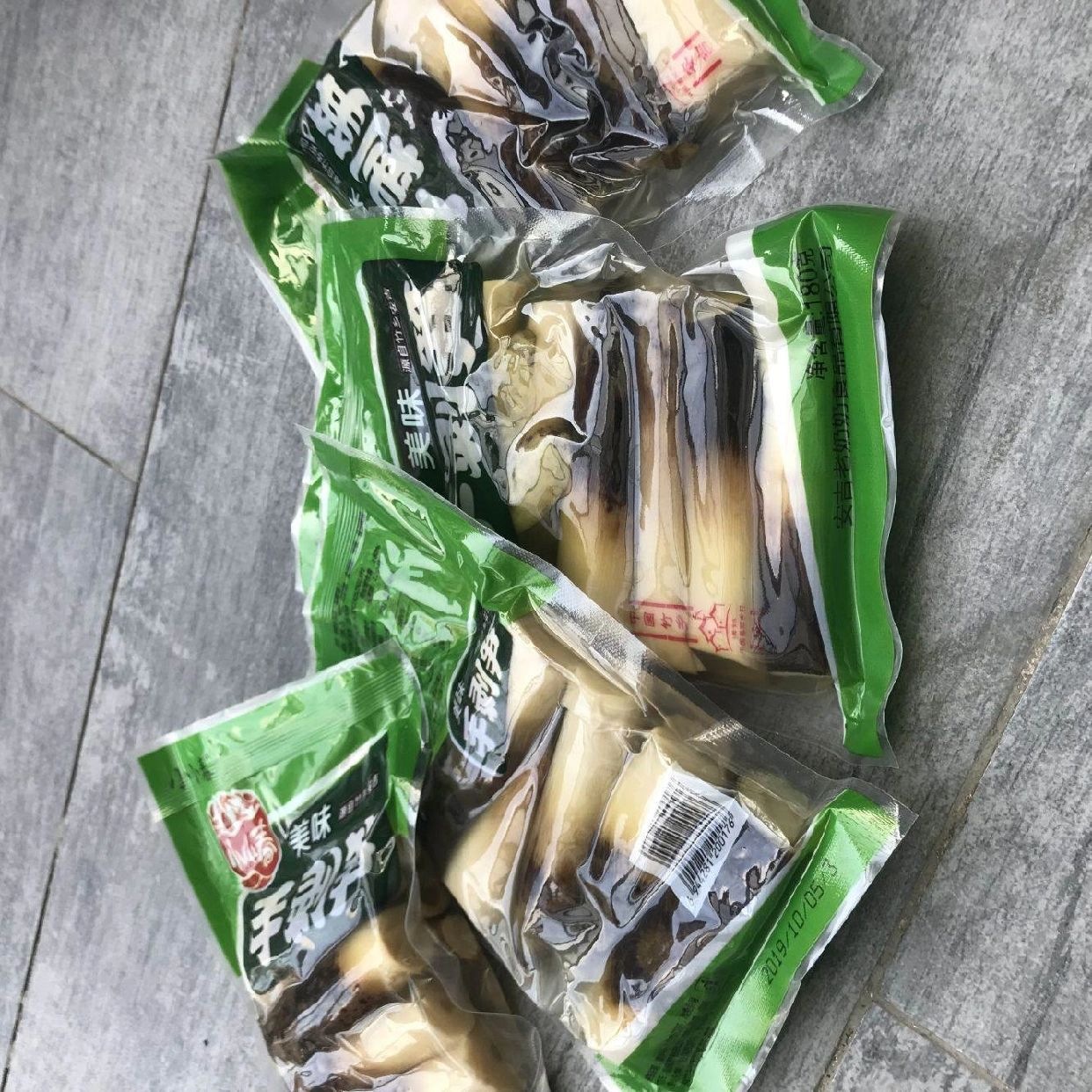 Hand-Peeled Bamboo Shoots Ready to Eat Pickled Pepper Flavor 500g Bag Spicy Snack preparation